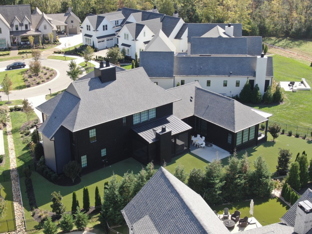 ‘Modern Family’ star Ariel Winter selling $2.65m Nashville home after fleeing Los Angeles