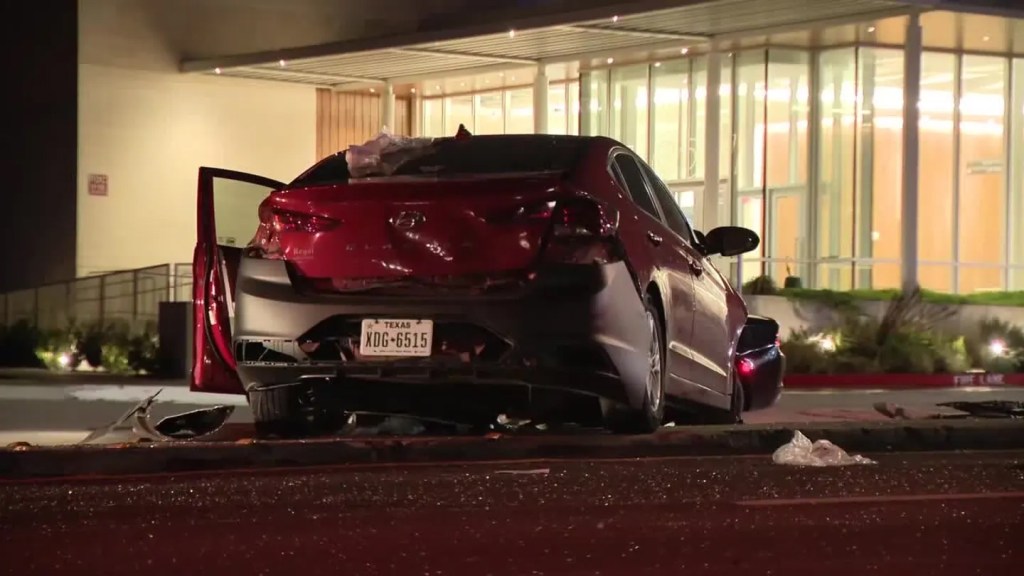 Texas mom charged after allegedly driving 82 mph in crash that killed 2 recent college grads