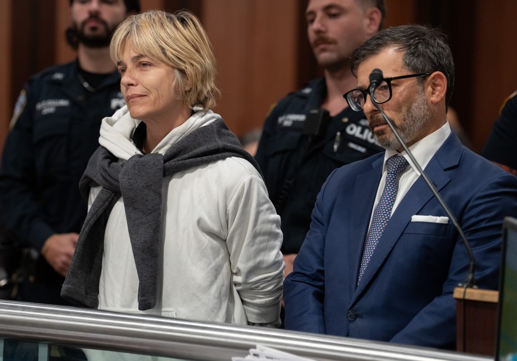 Selma Blair apologizes for mid-flight meltdown that led to arrest: ‘I take this very seriously’