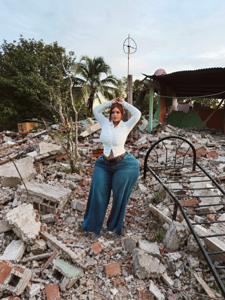 Influencer slammed for modeling her eye-popping figure in front of Panama earthquake ruins