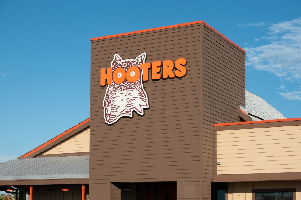Former councilman arrested for making sick ‘little girls’ rape threats to Hooters employee