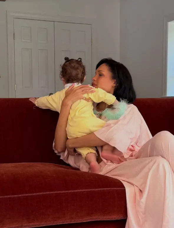 Influencer Nara Smith defends why she decided to have four kids before age 24