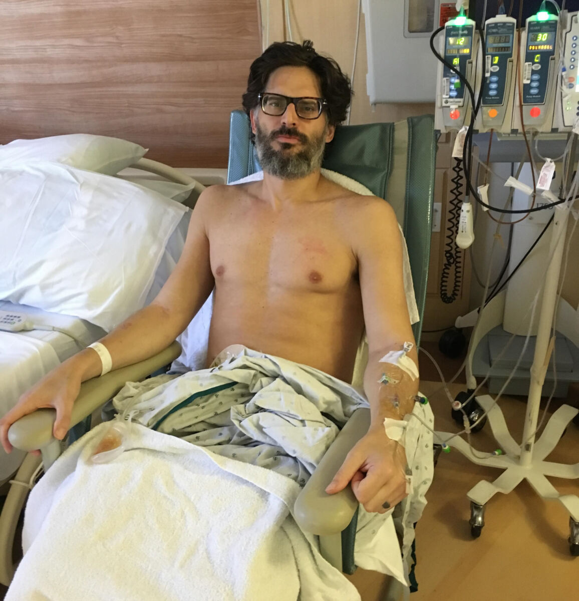 Joe Manganiello shares rare glimpse at mystery illness battle with heartbreaking hospital pics