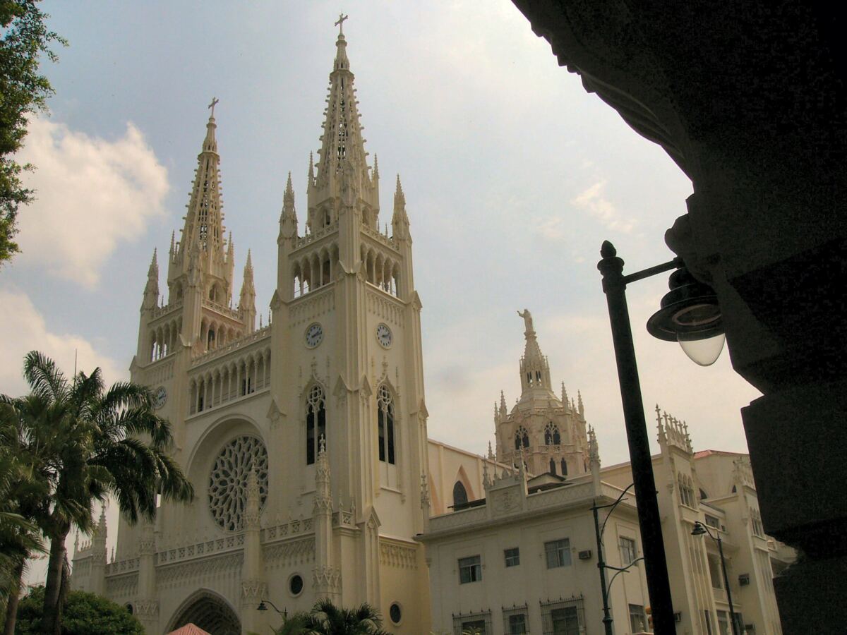 Priest dies after crucifix falls from church wall during livestreamed Mass in Ecuador