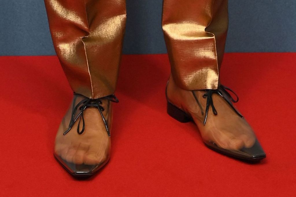 Alexander Skarsgård’s freaky footwear at ‘Wicker’ premiere divides fans