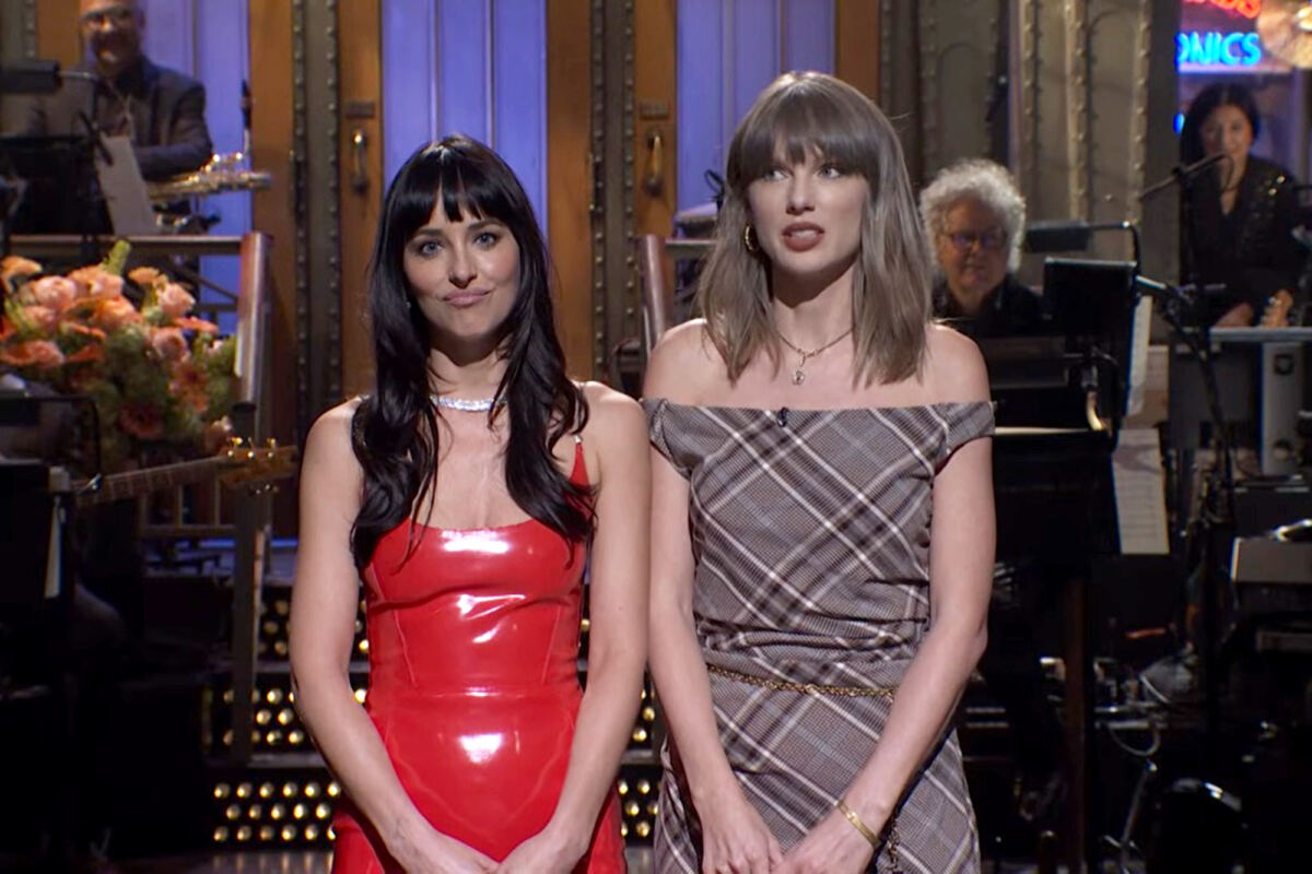 Taylor Swift is mad for plaid on ‘SNL’ with Dakota Johnson