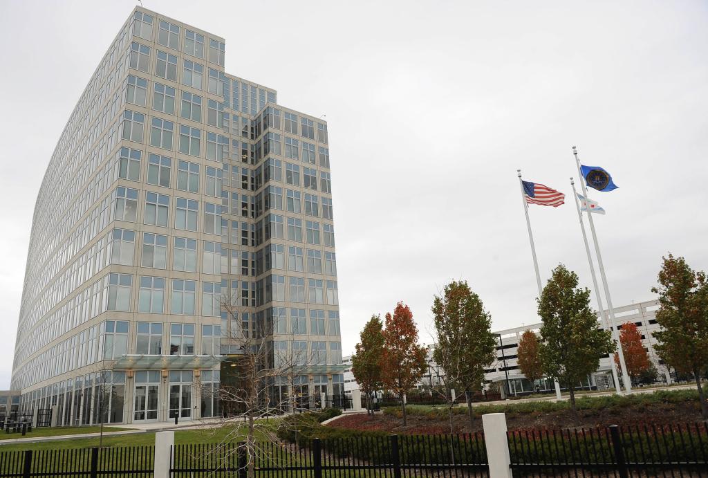 Venezuelan illegal immigrant killed by Chicago FBI agent was caught and released under Biden: sources