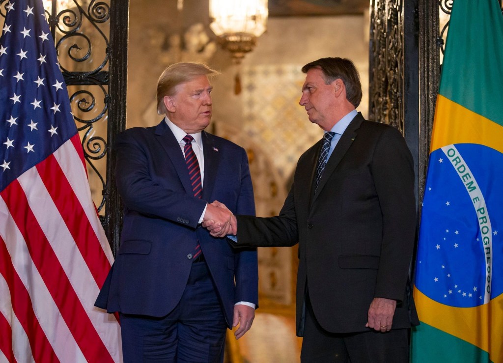 Flavio Bolsonaro and family issued visas to enter the US after fleeing Brazil