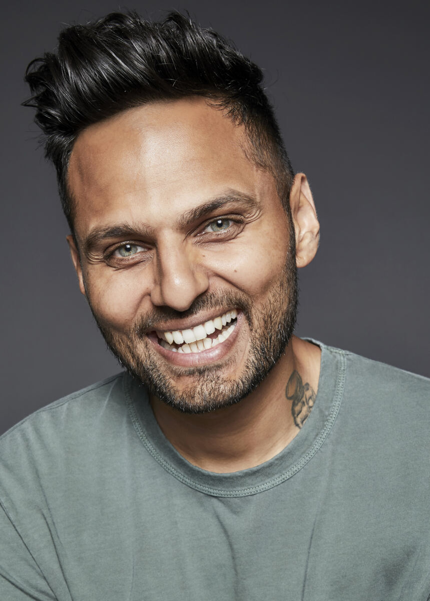 Medium explains why 'no one dies alone' as he opens up about grief