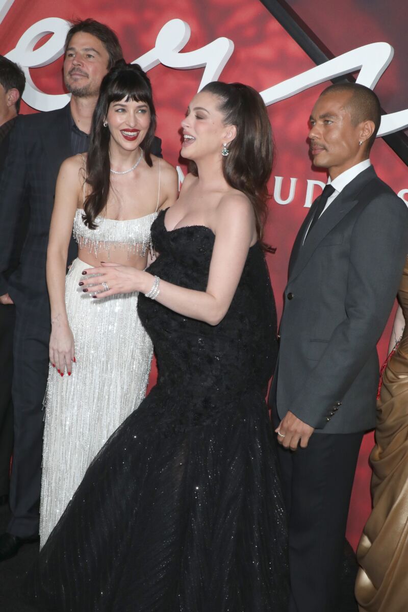 Anne Hathaway apologizes for ‘horrifying’ red carpet moment when she ordered photographers around in ‘mom mode’