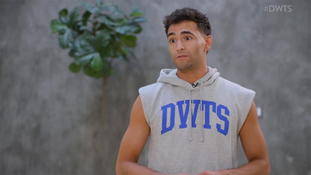 Julia Stiles dubs ‘DWTS’ partner Ezra Sosa a ‘cranky bitch’ after heated rehearsal