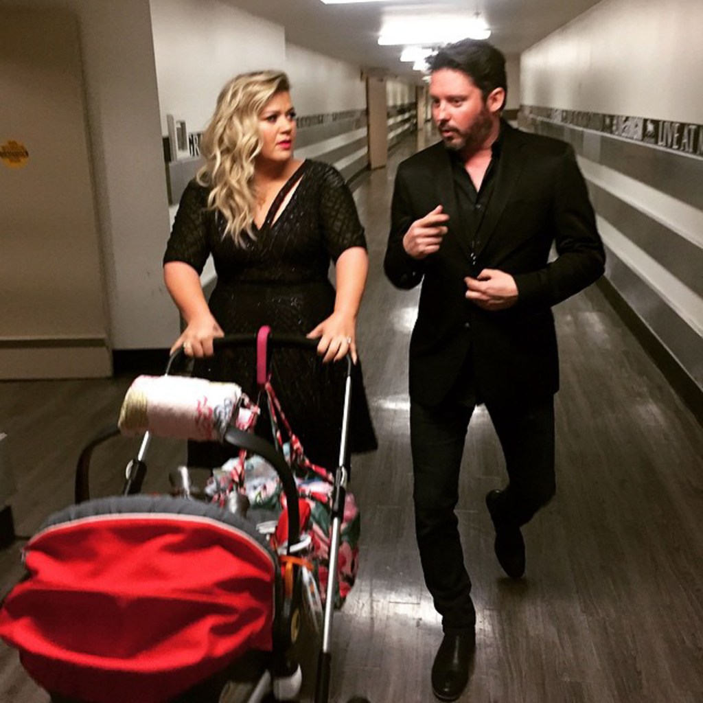 Kelly Clarkson breaks down her decision not to date after ex Brandon Blackstock’s death