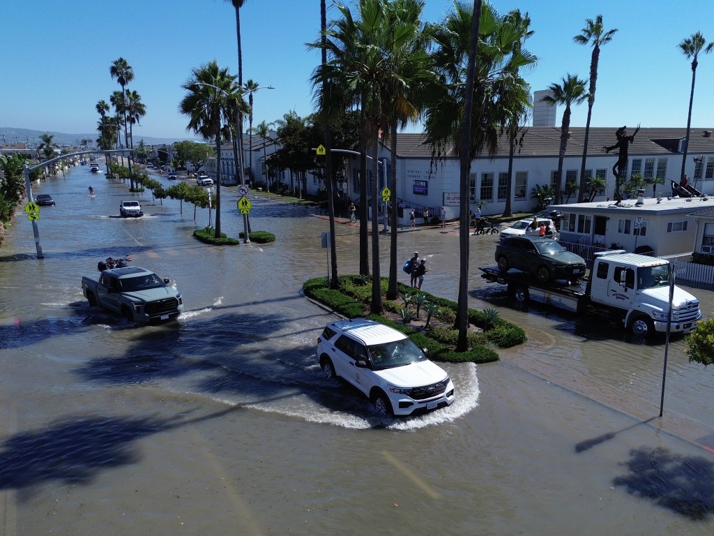SoCal authorities issue urgent order as flooding overwhelms picturesque beach town