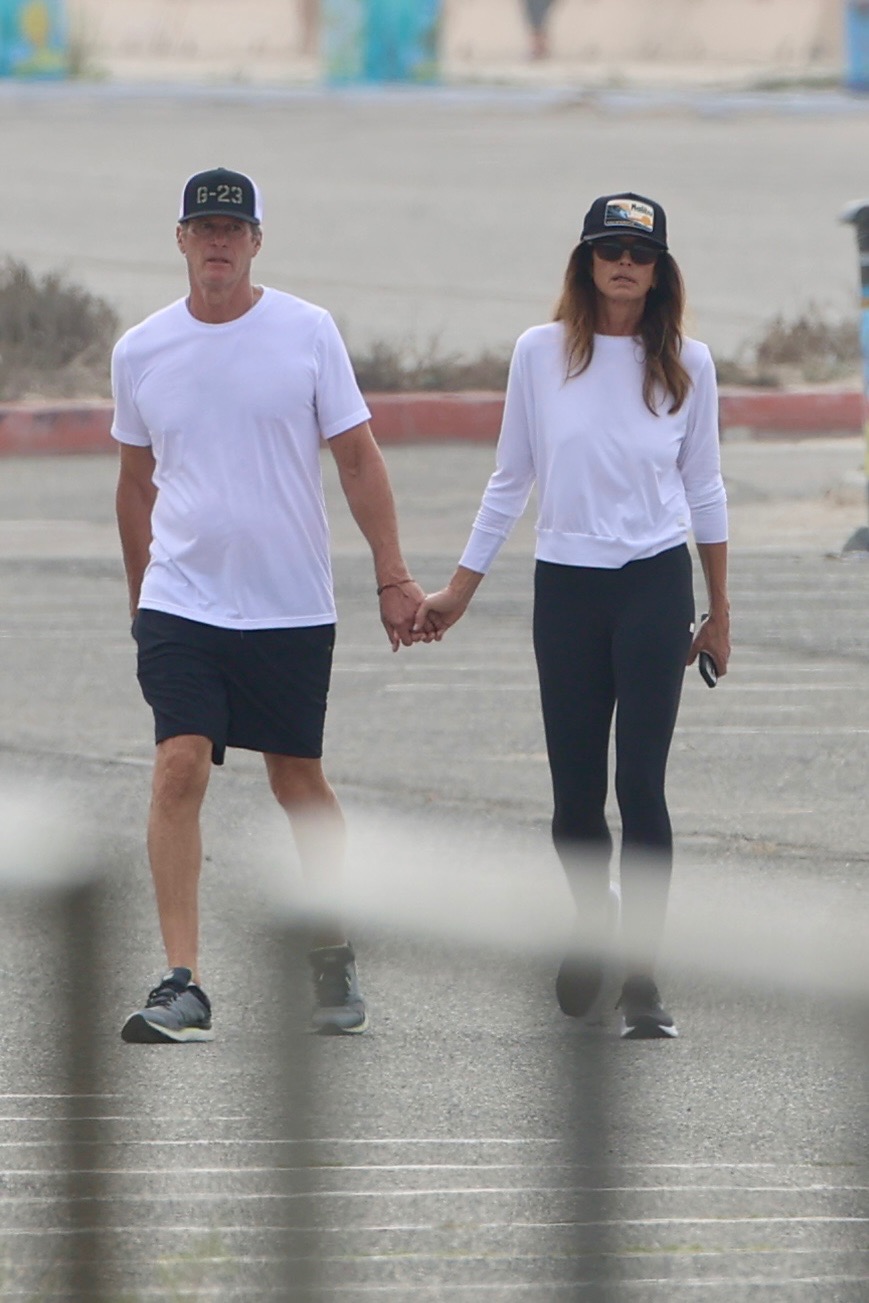 Cindy Crawford, husband Rande Gerber hold hands in first public outing since son Presley’s death