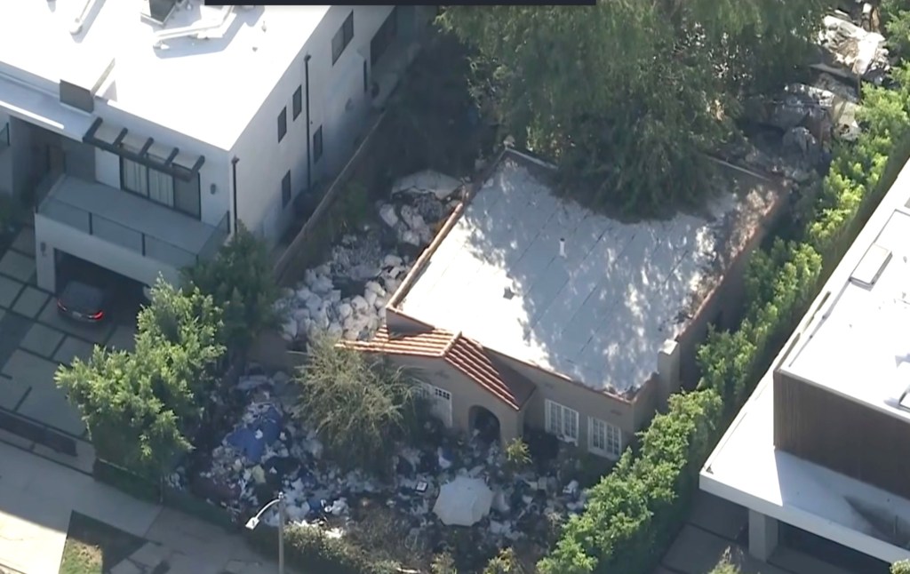 Notorious LA “trash house” sparks outrage again as new images reveal new mountains of debris: ‘This should be grounds for losing your house’