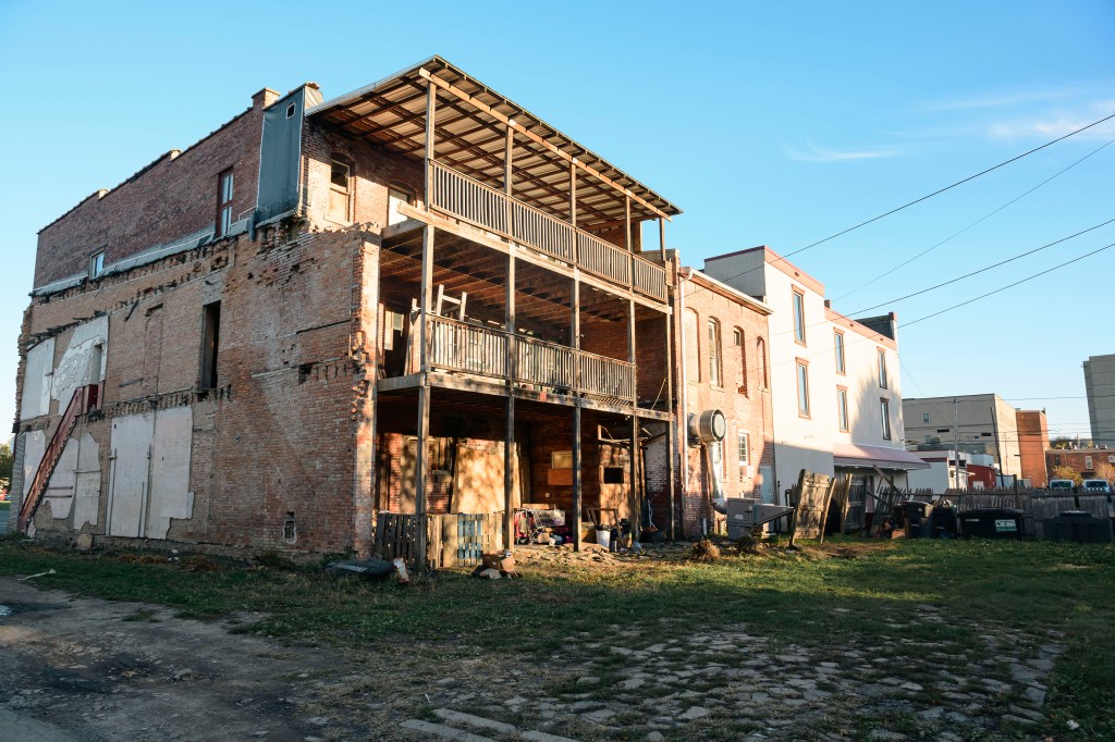 New York’s fracking ban leaves community to crumble while Penn. Neighbors boom with gas millions