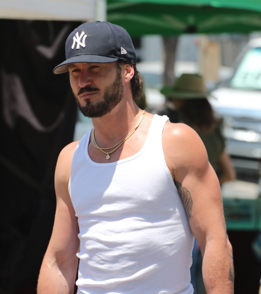 ‘DWTS’ pro Emma Slater claps back at criticism over boyfriend Alan Bersten replacing Val Chmerkovskiy