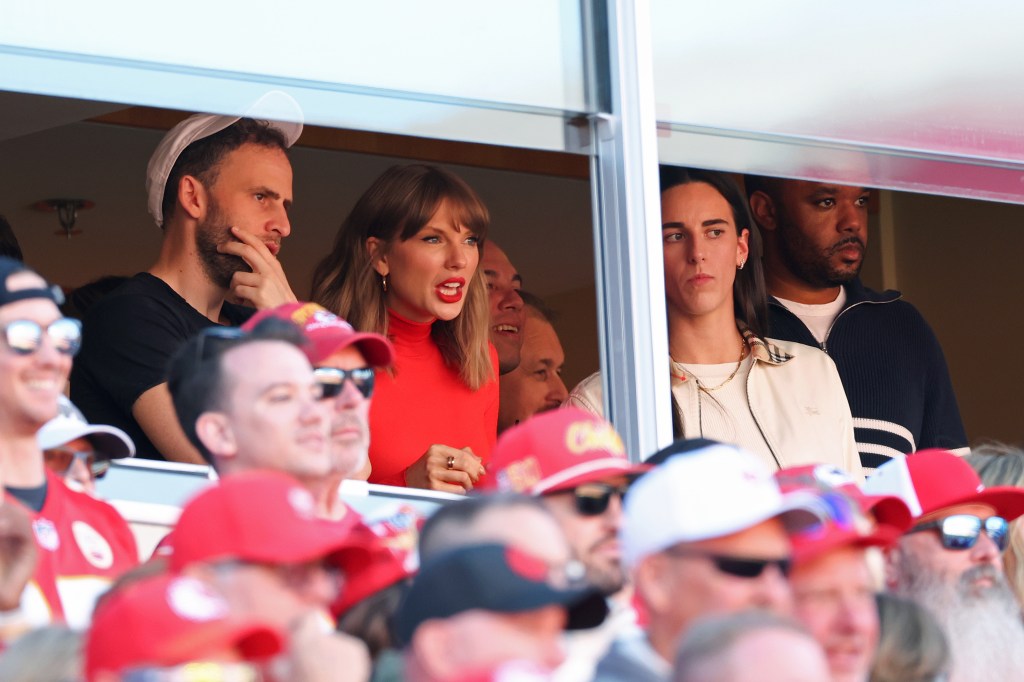 Taylor Swift calls out fan for filming her during Travis Kelce’s Chiefs game