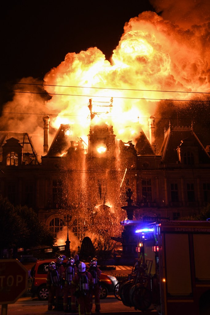 Iconic Paris tourist destination shuts visitors out after radical-left rioters barricade entrance
