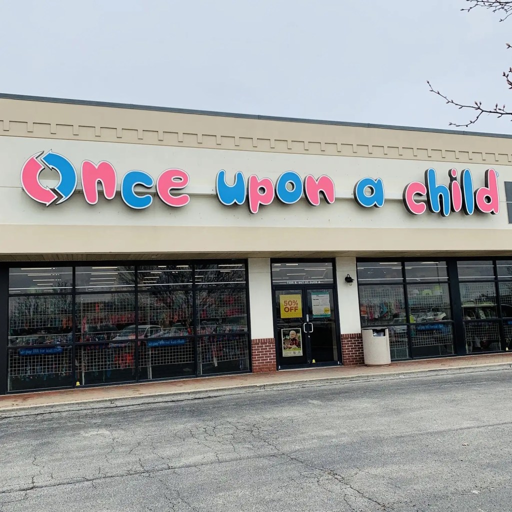 Pistol-packing mom threatens kids store workers after they say her tot can’t play inside: police