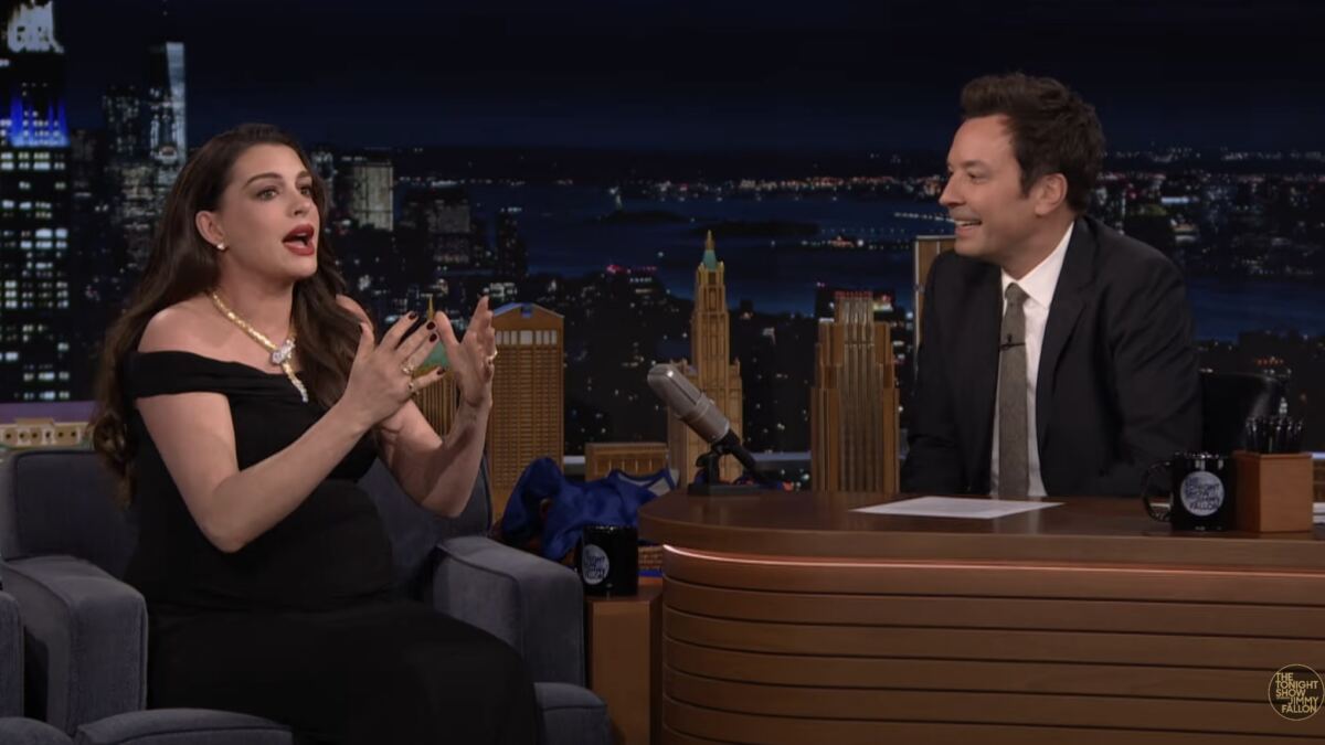 Anne Hathaway apologizes for ‘horrifying’ red carpet moment when she ordered photographers around in ‘mom mode’