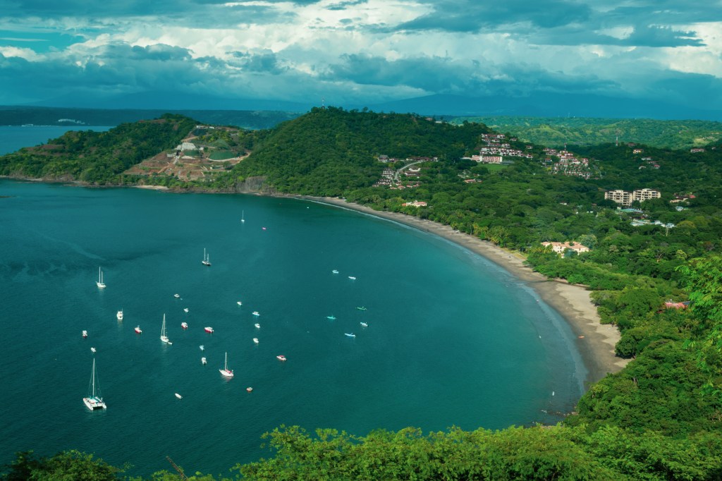 Mystery woman sought by Costa Rican authorities after US citizen found dead