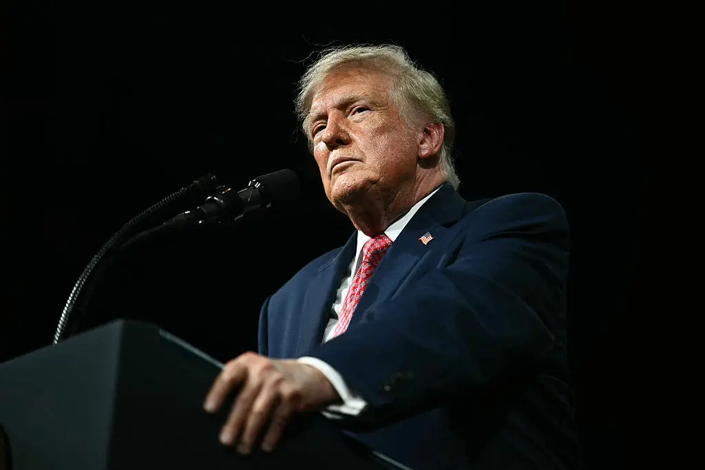 Footage of Trump 'waving at nobody' sparks confusion as cameraman praised for zooming out