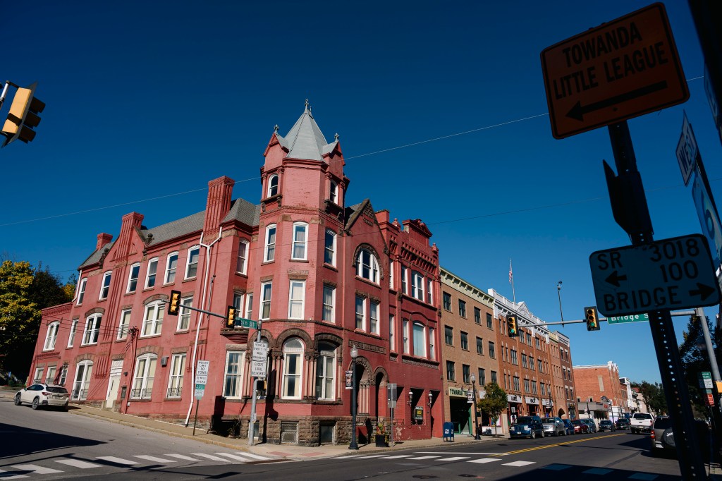 New York’s fracking ban leaves community to crumble while Penn. Neighbors boom with gas millions
