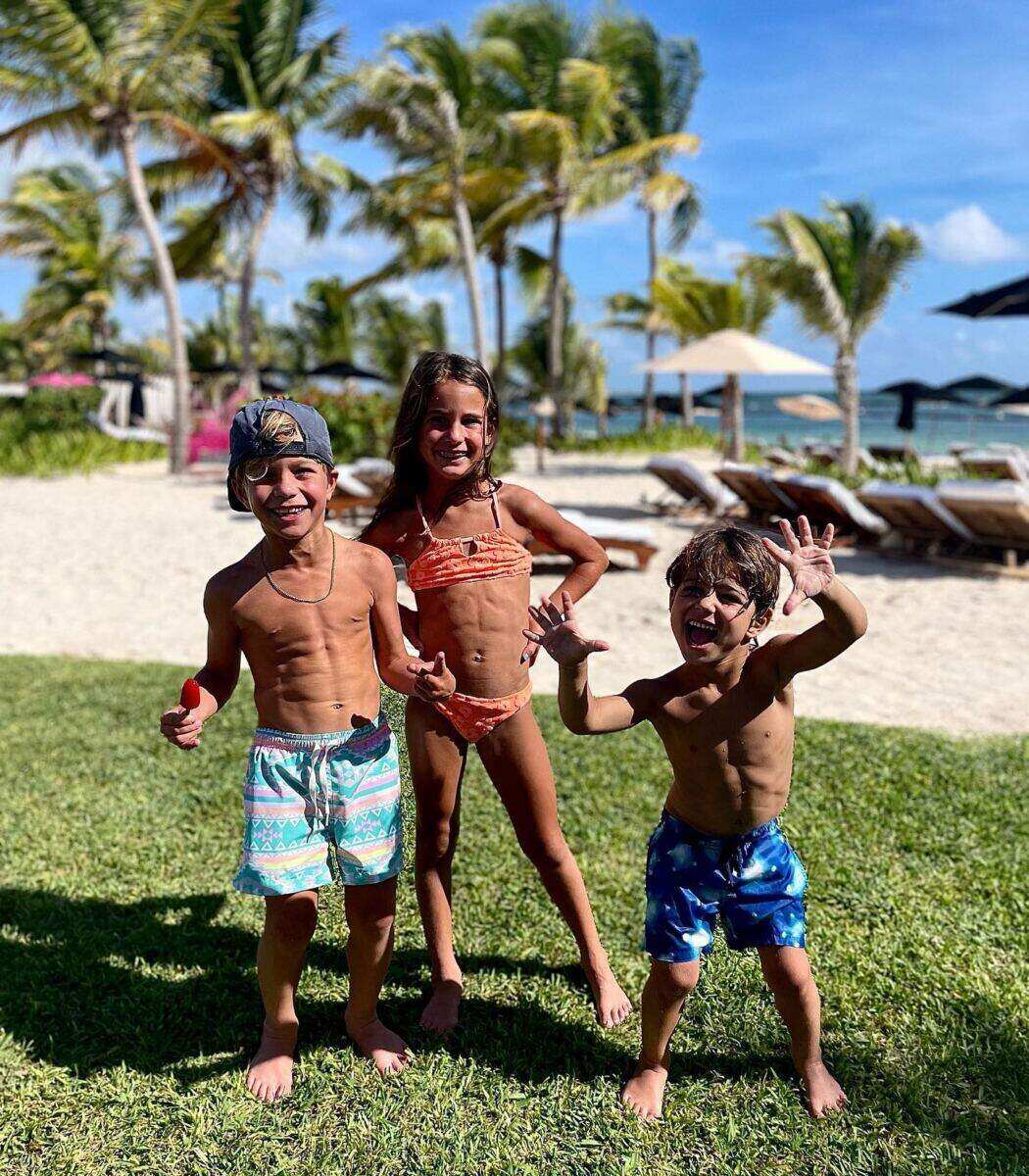 Jessie James Decker and Eric’s kids flaunt matching ‘washboard’ abs in beach photos