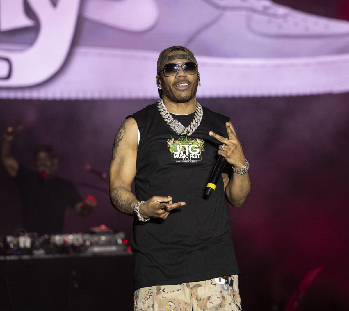 Nelly reveals staggering amount Taylor Swift paid him for 3-minute surprise performance — and the bizarre way she gave him the cash