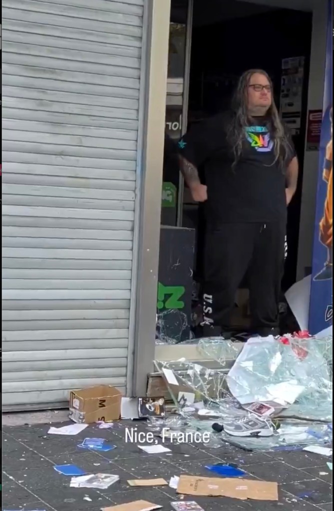 Sweat pants-clad video game store worker praised as hero for defying Franch rioters trying to loot business