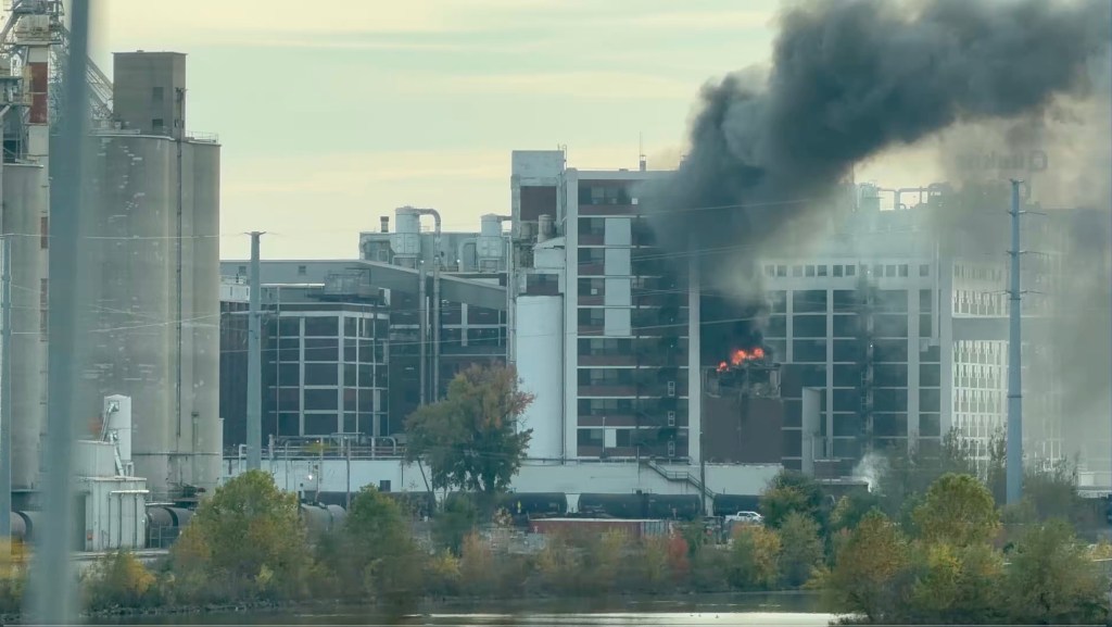 Iowa Quaker Oats plant — the world’s largest of its kind — explodes into massive fireball