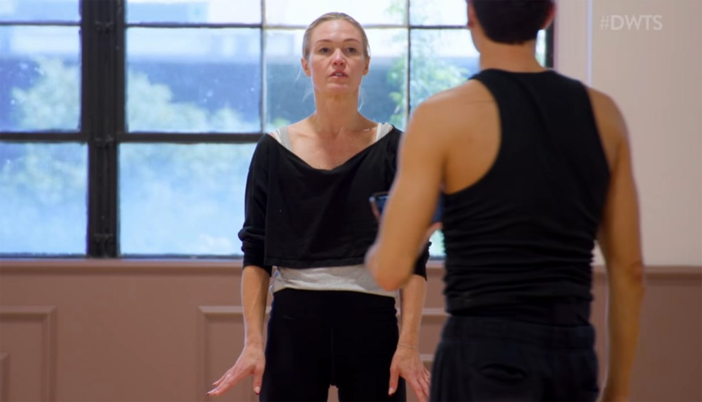 Julia Stiles dubs ‘DWTS’ partner Ezra Sosa a ‘cranky bitch’ after heated rehearsal