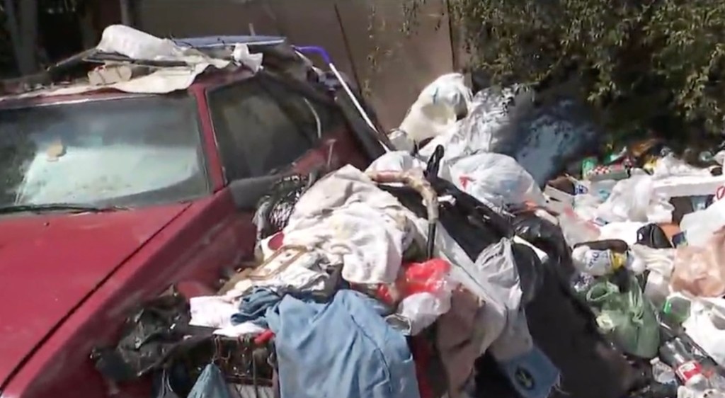 Notorious LA “trash house” sparks outrage again as new images reveal new mountains of debris: ‘This should be grounds for losing your house’
