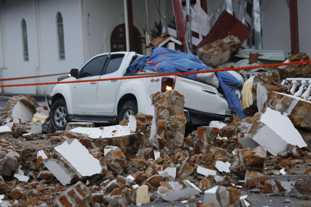 Influencer slammed for modeling her eye-popping figure in front of Panama earthquake ruins