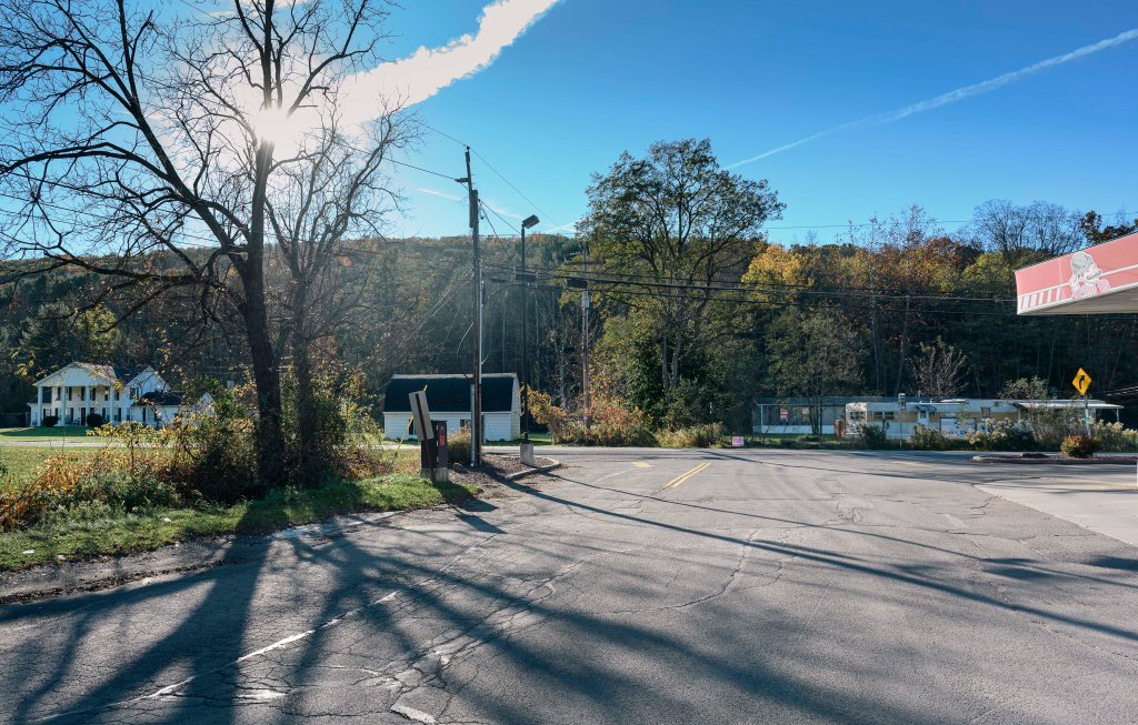 New York’s fracking ban leaves community to crumble while Penn. Neighbors boom with gas millions