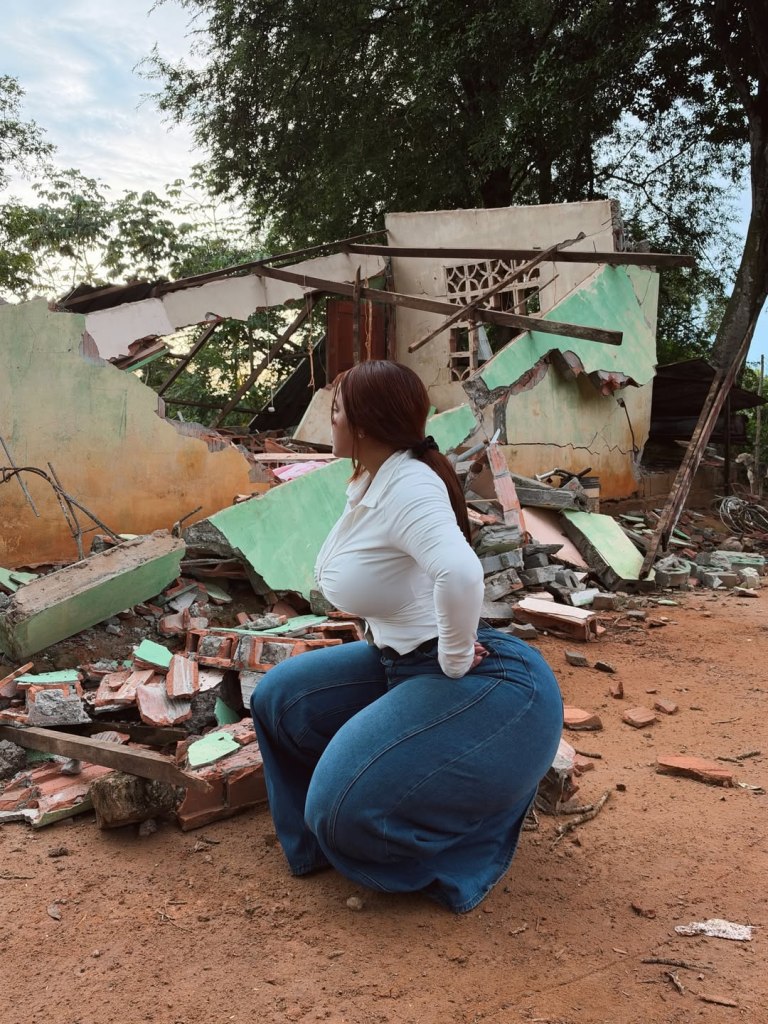 Influencer slammed for modeling her eye-popping figure in front of Panama earthquake ruins