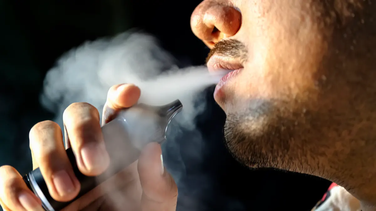 Minute by minute breakdown of what happens to your body when you vape, according to doctors