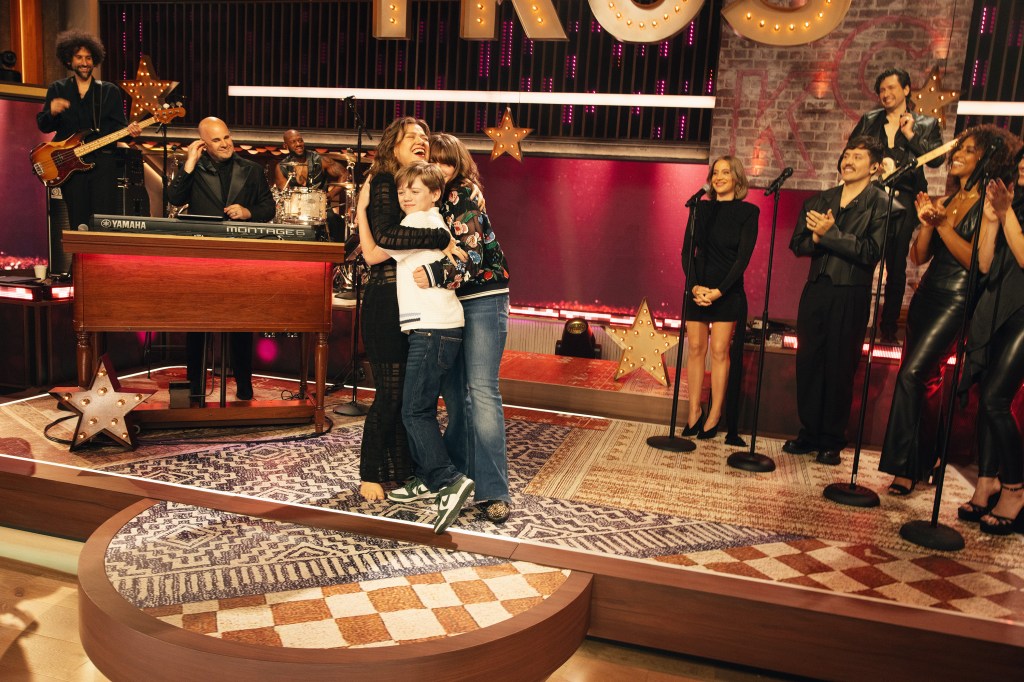 Kelly Clarkson breaks down her decision not to date after ex Brandon Blackstock’s death