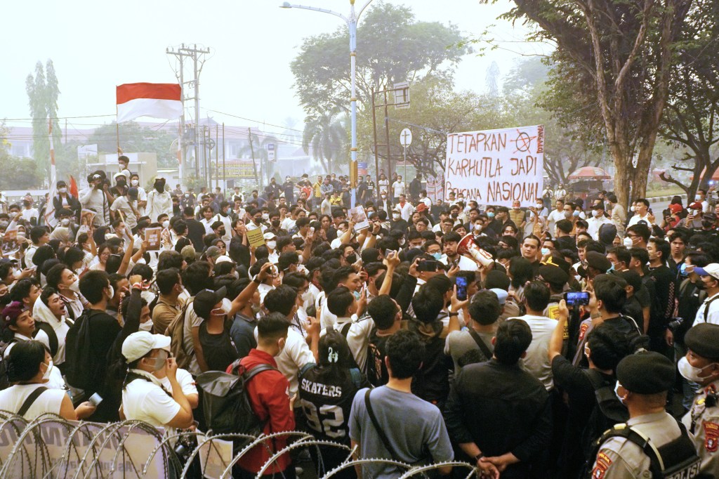 Toxic haze covering Southeast Asian cities sparks student protests in Indonesia: ‘If we burn, you burn with us!’