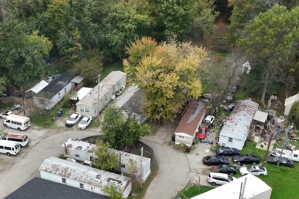 9 kids rescued from bug-infested home where they were locked in cages, tortured for hours: cops