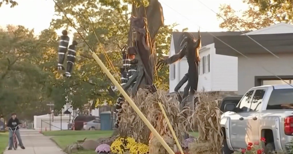 Halloween decorations of hanging bodies outside Pa. Home draws lynching comparisons — NAACP demands removal
