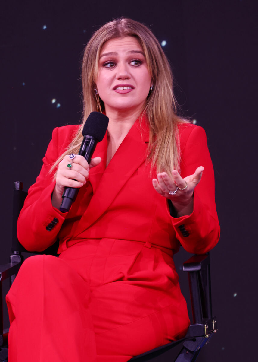 Toy bird at center of Kelly Clarkson store drama gets whopping new 8-figure price tag