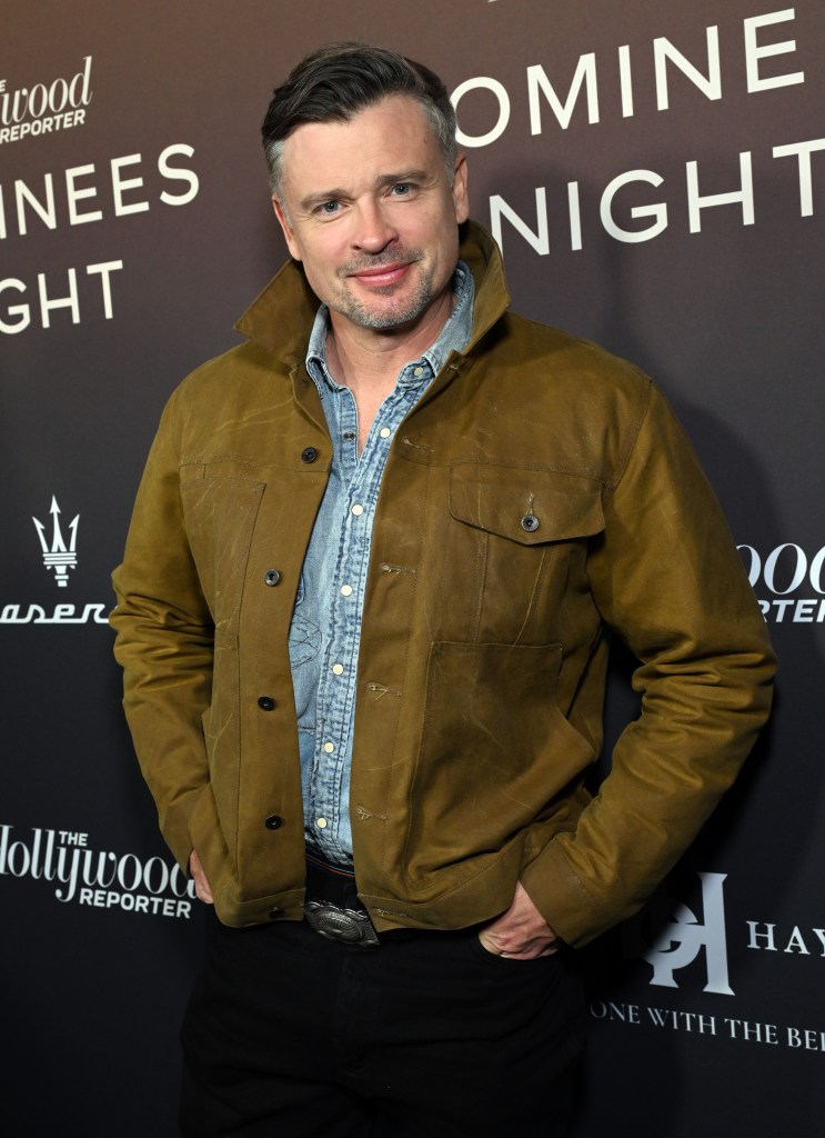‘Smallville’ star Tom Welling accidentally exposes himself in hotel window reflection