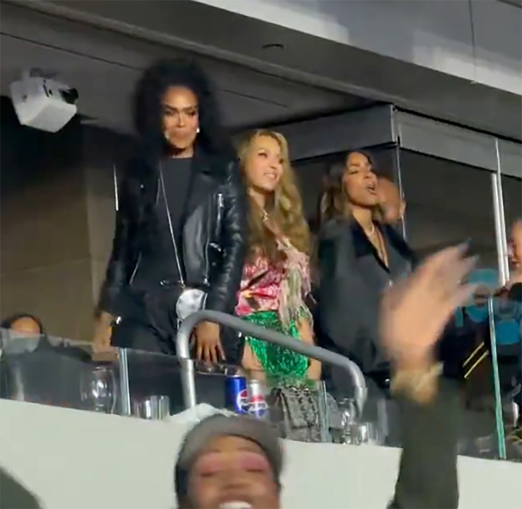 Blue Ivy joins dad Jay-Z onstage in LA in front of reunited Destiny’s Child