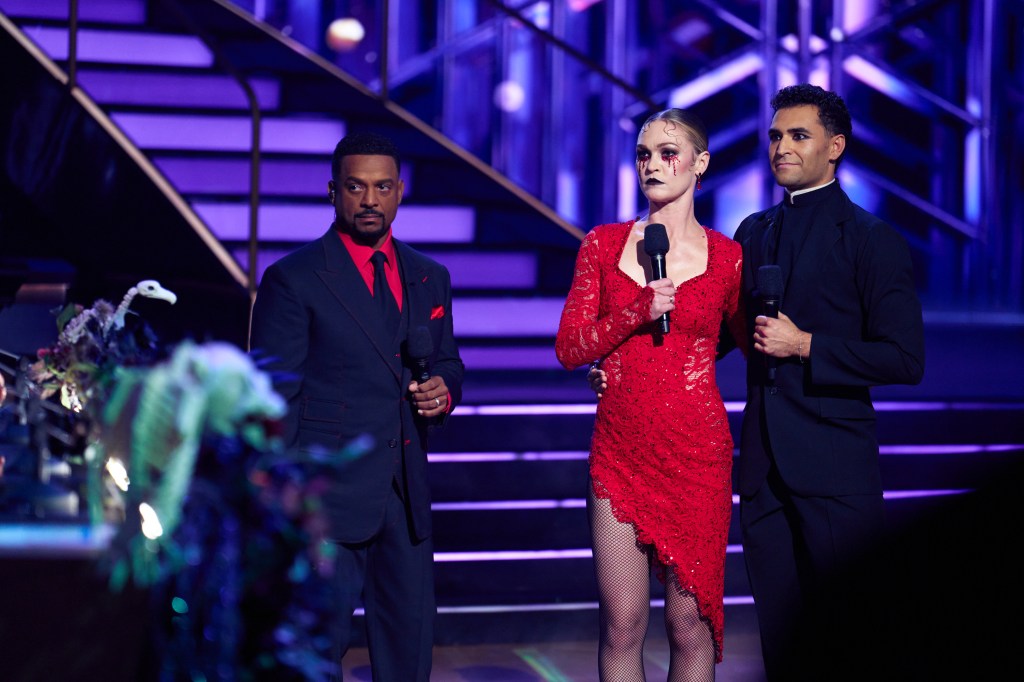 Julia Stiles dubs ‘DWTS’ partner Ezra Sosa a ‘cranky bitch’ after heated rehearsal