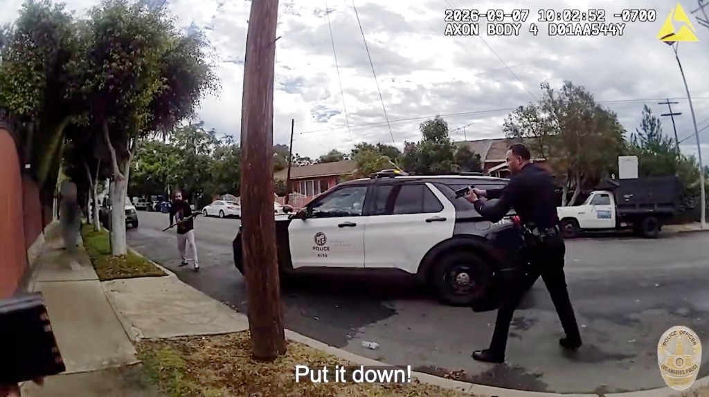 Moment madman with polesaw charges cops before he’s shot dead in bloody scene