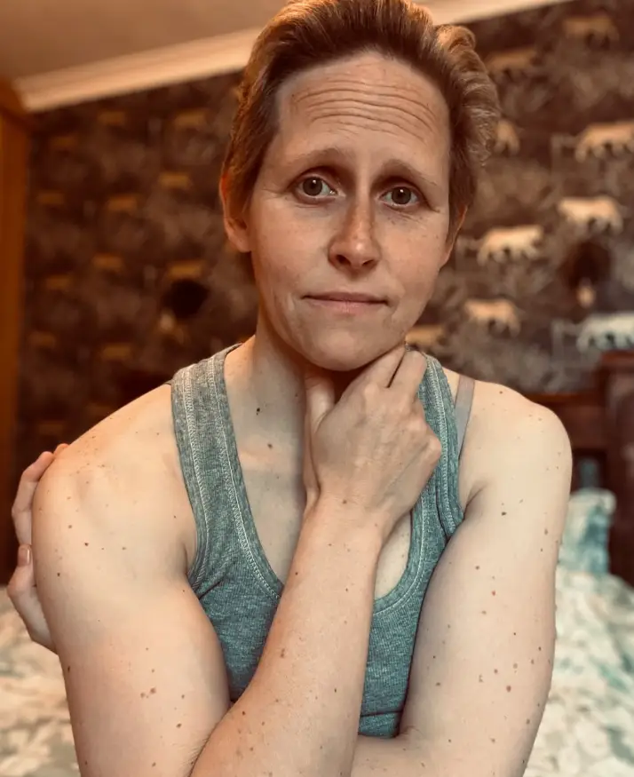 Blogger, 41, announces her own death in heartbreaking post after battling cancer for years
