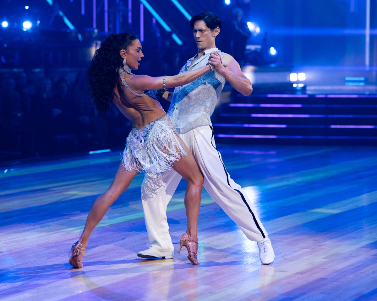 ‘DWTS’ judge Carrie Ann Inaba criticizes pro Jenna Johnson in tense exchange during live show