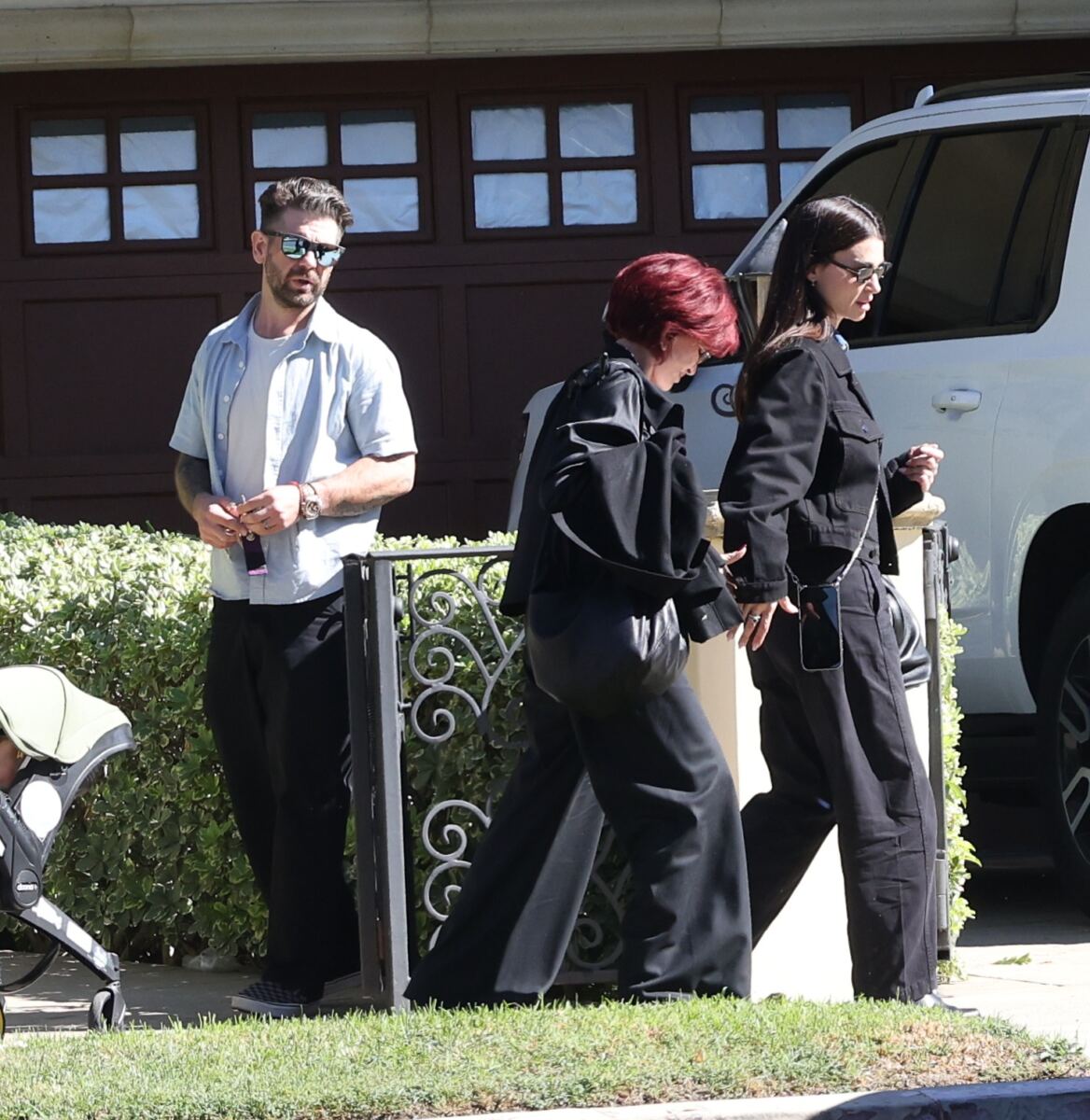 ‘Shocked’ Kelly Osbourne ‘isn’t happy’ estranged sister Aimee met with mom Sharon and brother Jack: report